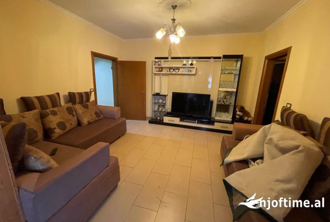 Shtepi me qera 3+1 ne Tirane - 1,000 Euro