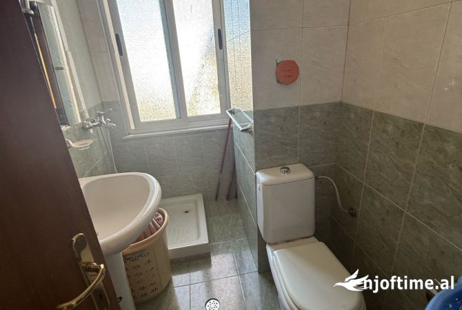 Shtepi ne shitje Apartament ne Tirane, 3+1, Mobilimi E mobiluar, Pagesa 280,000  Euro.