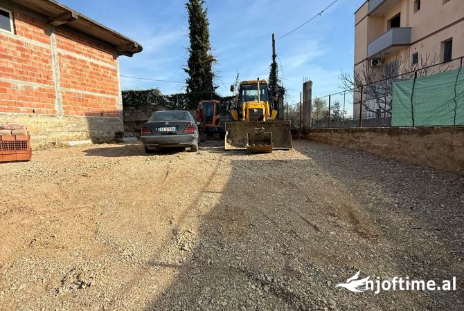 Ambient biznesi me qera 4+1 ne Tirane - 1,100 Euro