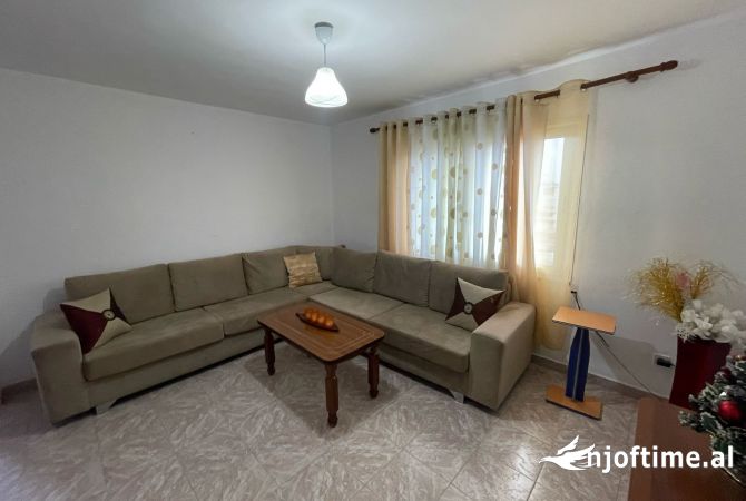 Shtepi me qera 2+1 ne Tirane - 400 Euro