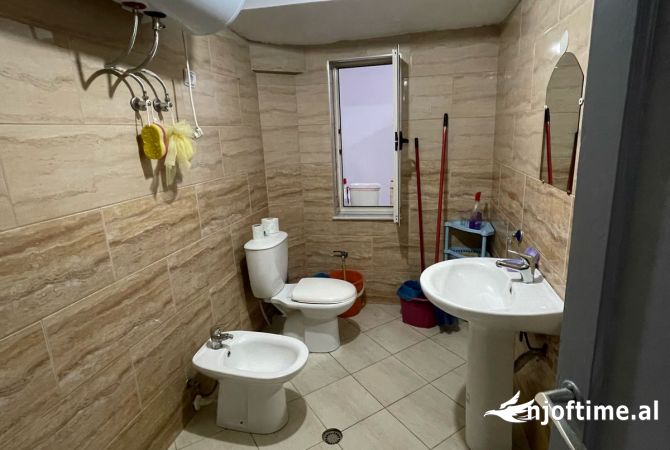 Shtepi me qera 2+1 ne Tirane - 400 Euro