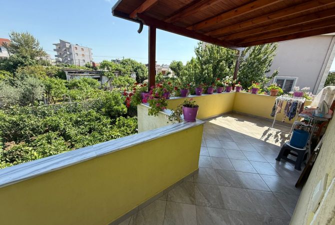 Shtepi ne shitje Vila Luksoze ne Tirane, 2+1, Mobilimi E mobiluar, Pagesa 300,000  Euro.