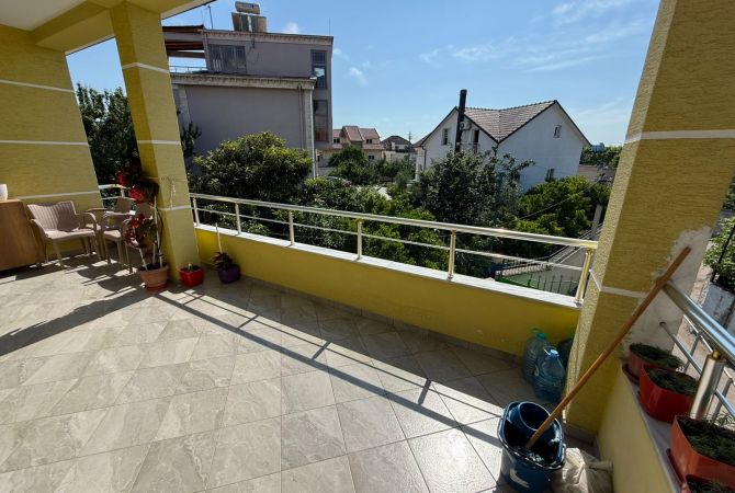 Shtepi ne shitje Vila Luksoze ne Tirane, 2+1, Mobilimi E mobiluar, Pagesa 300,000  Euro.