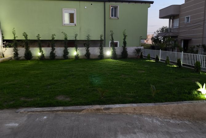 Shtepi ne shitje Shtepi Private ne Durres, 7+1, Mobilimi Bosh, pa mobiluar, Pagesa 270,000  Euro.