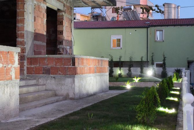 Shtepi ne shitje Shtepi Private ne Durres, 7+1, Mobilimi Bosh, pa mobiluar, Pagesa 270,000  Euro.