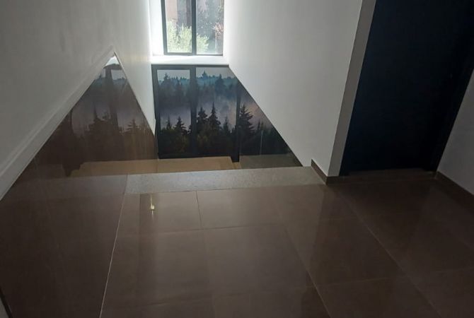 Ambiente Commerciale in Vendita 3+1 a Tirana - 105,000 Euro
