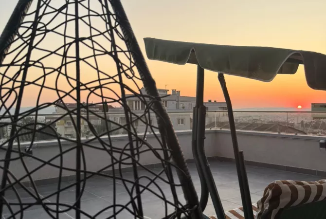 Shtepi ne shitje Apartament ne Tirane, 2+1, Mobilimi E mobiluar, Pagesa 300,000  Euro.