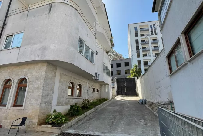 Qera Objekt Biznesi 5-katshe te Rruga Aleksander Moisiu, Tirane - 5000Euro