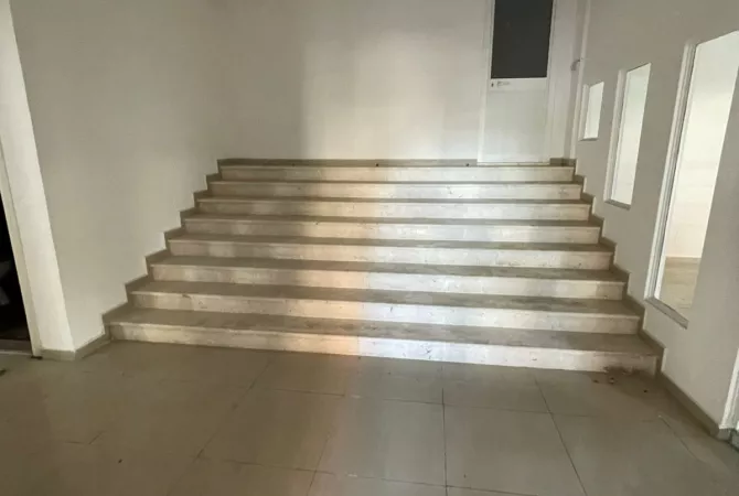 Qera Objekt Biznesi 5-katshe te Rruga Aleksander Moisiu, Tirane - 5000Euro