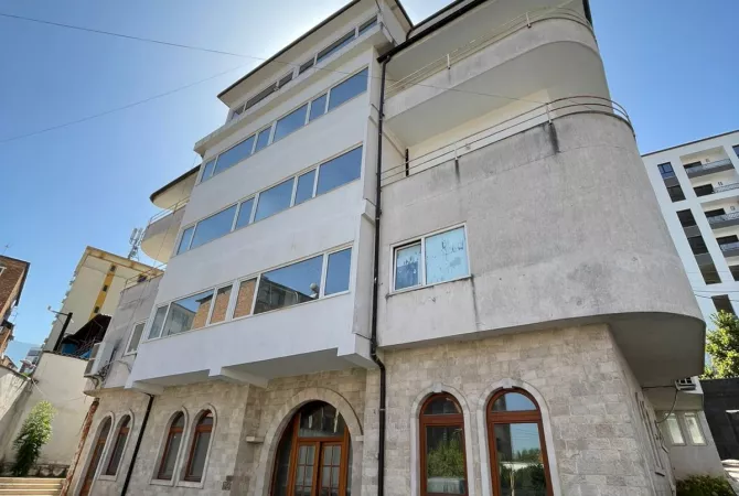 Qera Objekt Biznesi 5-katshe te Rruga Aleksander Moisiu, Tirane - 5000Euro