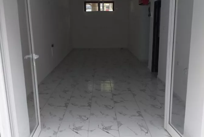 Ambiente Commerciale in Affitto 1+1 a Tirana - 400 Euro