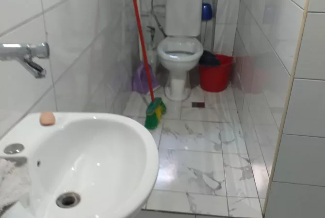Ambiente Commerciale in Affitto 1+1 a Tirana - 400 Euro