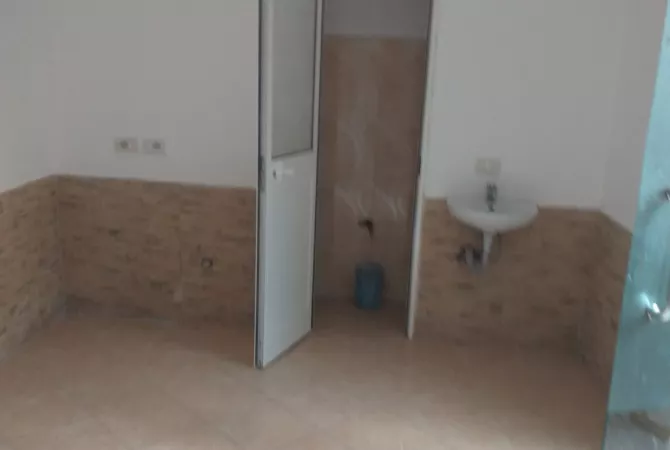 Ambiente Commerciale in Affitto 1+1 a Tirana - 200 Euro