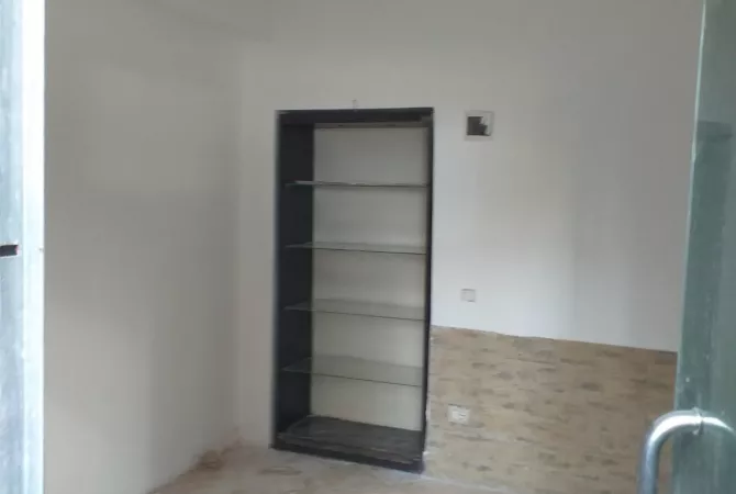Ambiente Commerciale in Affitto 1+1 a Tirana - 200 Euro