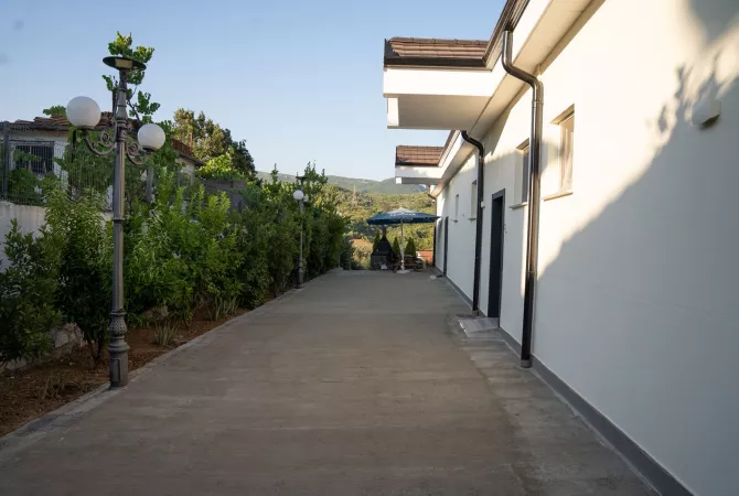 Shtepi ne shitje Vila Luksoze ne Tirane, 3+1, Mobilimi E mobiluar, Pagesa 600,000  Euro.