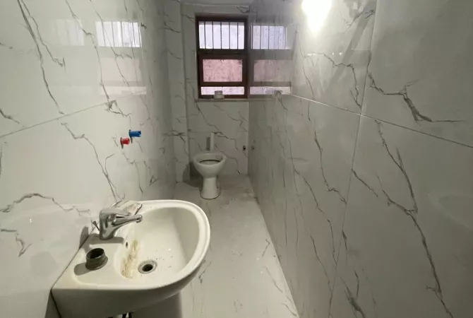 Ambjent biznesi me qera 1+1 ne Tirane - 400 Euro