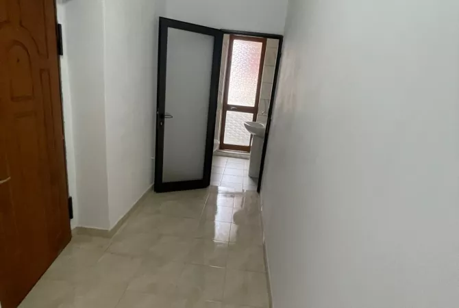 Ambient biznesi me qera 1+1 ne Tirane - 450 Euro