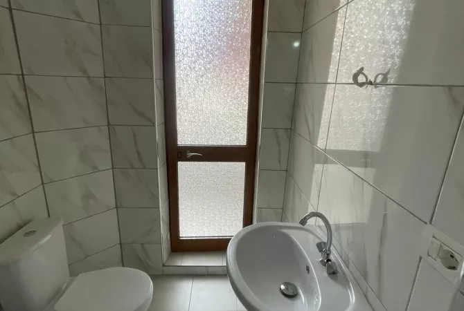 Ambient biznesi me qera 1+1 ne Tirane - 450 Euro