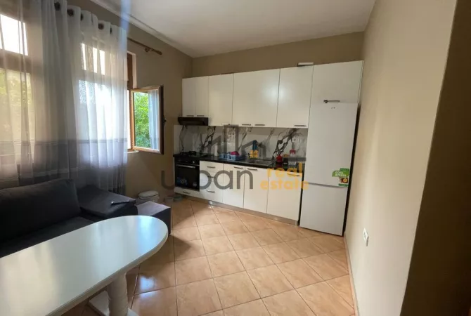 Shtepi ne shitje Shtepi Private ne Tirane, 4+1, Mobilimi E mobiluar, Pagesa 260,000  Euro.