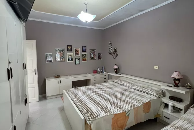 Shtepi ne shitje Shtepi Private ne Tirane, 3+1, Mobilimi E mobiluar, Pagesa 400,000  Euro.