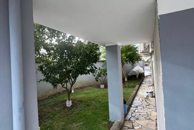 Shtepi ne shitje Shtepi Private ne Tirane, 3+1, Mobilimi E mobiluar, Pagesa 400,000  Euro.