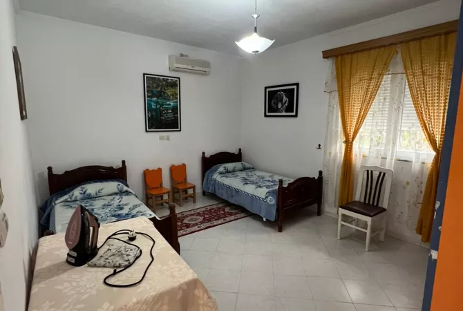 Shtepi ne shitje Shtepi Private ne Tirane, 3+1, Mobilimi E mobiluar, Pagesa 400,000  Euro.