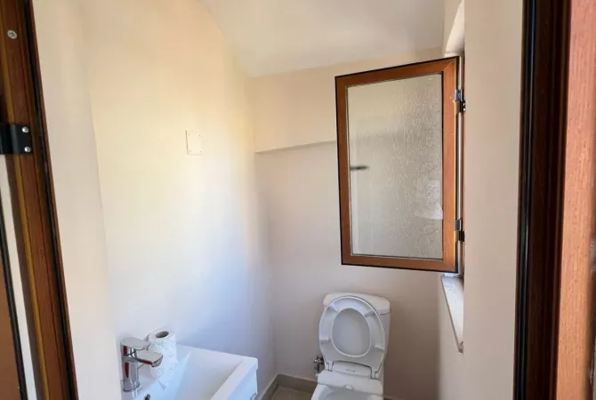 Shtepi me qera 2+1 ne Tirane - 2,000 Euro