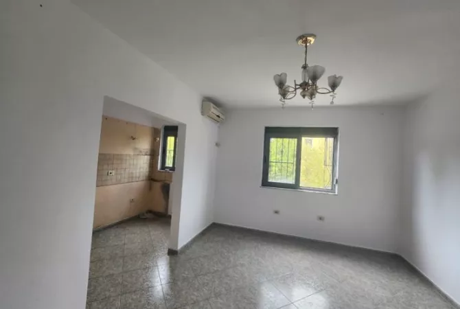 Shtepi ne shitje Apartament ne Tirane, 1+1, Mobilimi Bosh, pa mobiluar, Pagesa 103,000  Euro.