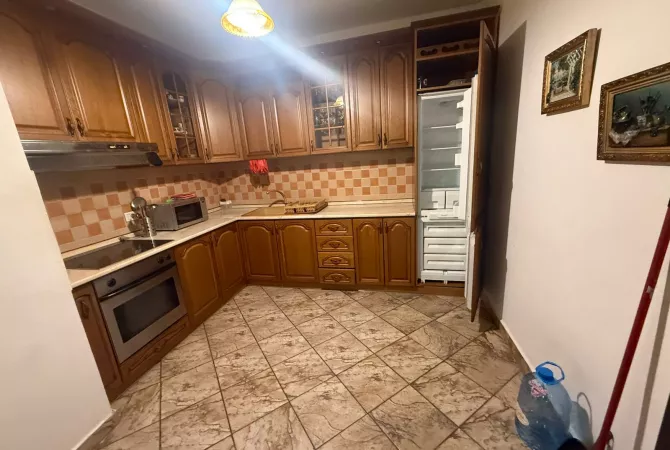 Shtepi me qera 3+1 ne Tirane - 900 Euro