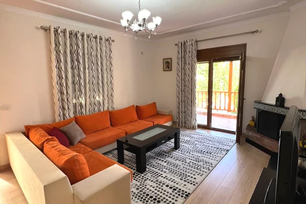 Shtepi me qera 4+1 ne Tirane - 1,100 Euro