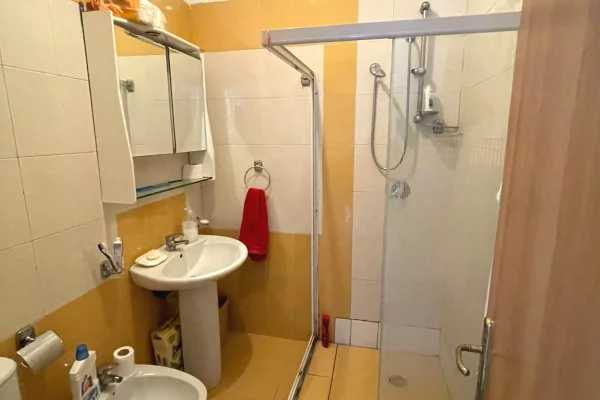 Shtepi me qera 2+1 ne Tirane - 70,000 Leke