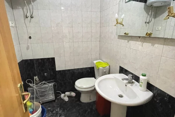 Shtepi me qera Apartament ne Tirane, 2+1, Mobilimi E mobiluar, Pagesa 70,000  Leke.