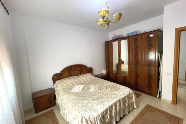 Shtepi me qera 2+1 ne Tirane - 70,000 Leke