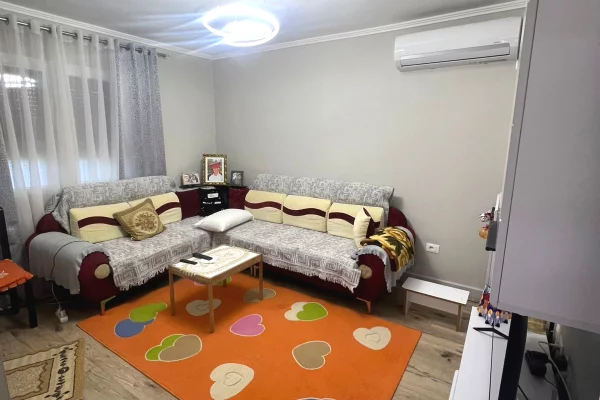 Shtepi ne shitje Apartament ne Tirane, 2+1, Mobilimi Pjeserisht e mobiluar, Pagesa 157,000  Euro.