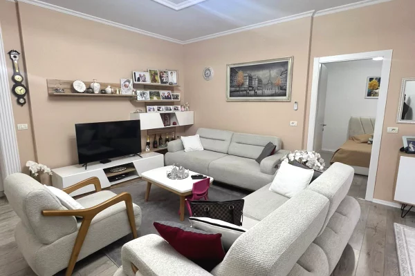 Shtepi ne shitje 2+1 ne Tirane - 150,000 Euro