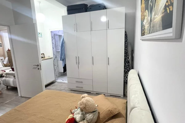 Shtepi ne shitje Apartament ne Tirane, 2+1, Mobilimi E mobiluar, Pagesa 150,000  Euro.