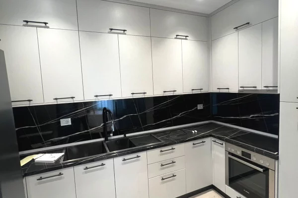 Shtepi me qera 3+1 ne Tirane - 1,200 Euro