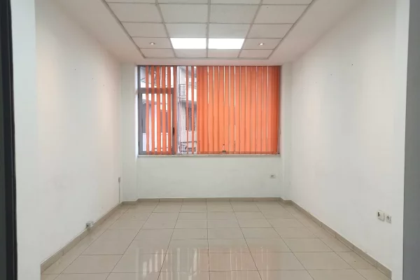 Ambient biznesi me qera 1+1 ne Tirane - 30,000 Leke