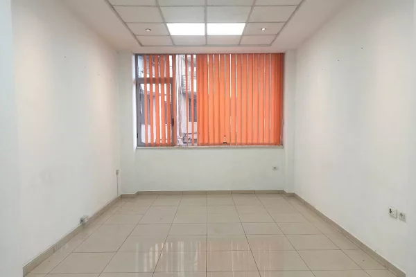 Ambient biznesi me qera 1+1 ne Tirane - 30,000 Leke