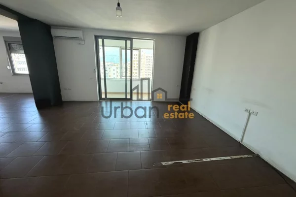 Ambiente Commerciale in Affitto 3+1 a Tirana - 700 Euro