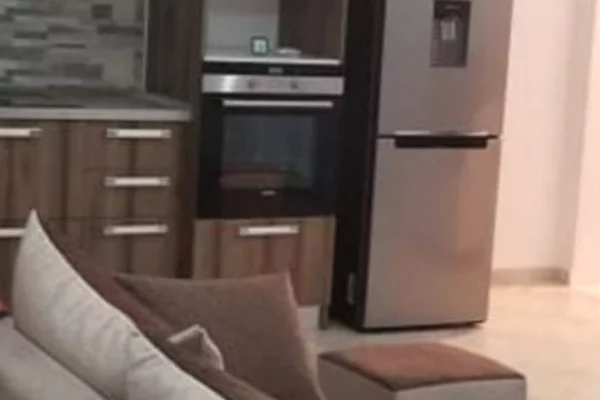 Ambiente Commerciale in Affitto 1+1 a Tirana - 350 Euro