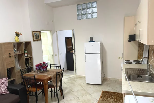 Shtepi me qera 1+1 ne Tirane - 30,000 Leke