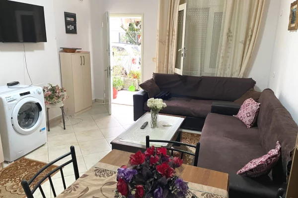 Shtepi me qera 1+1 ne Tirane - 30,000 Leke