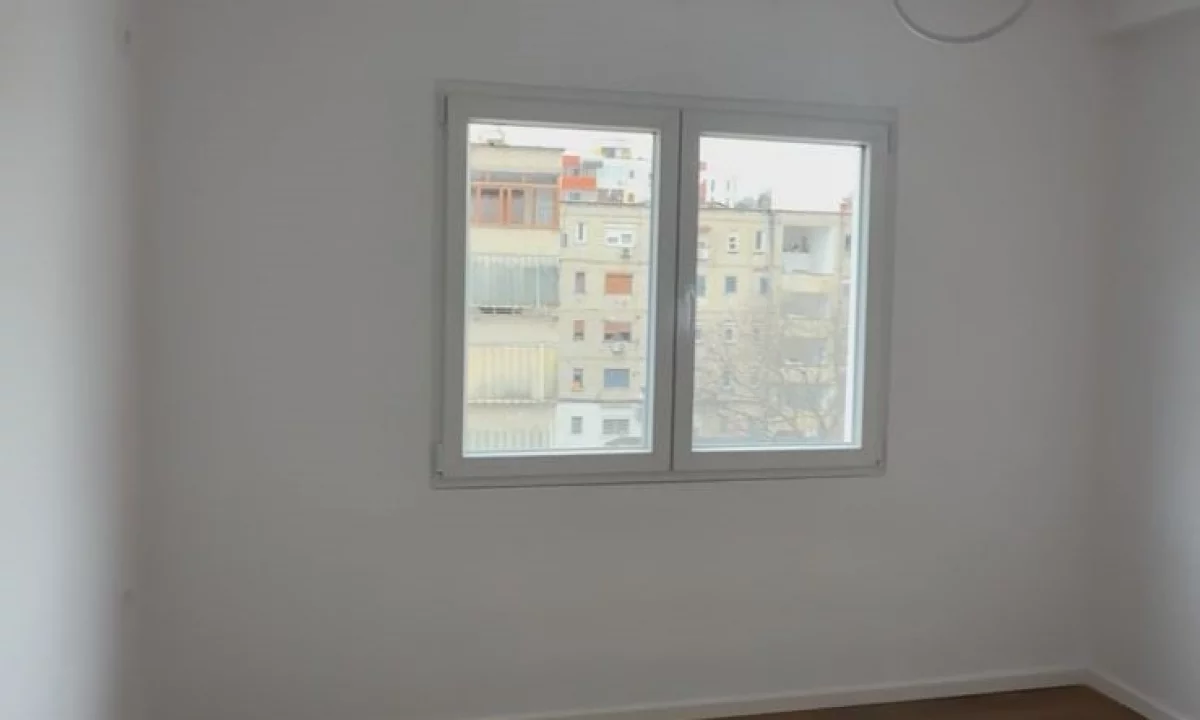 Shtepi ne shitje Apartament ne Tirane, 1+1, Mobilimi Bosh, pa mobiluar, Pagesa 88,000  Euro.