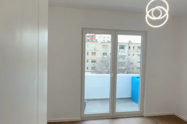 Shtepi ne shitje Apartament ne Tirane, 1+1, Mobilimi Bosh, pa mobiluar, Pagesa 108,000  Euro.