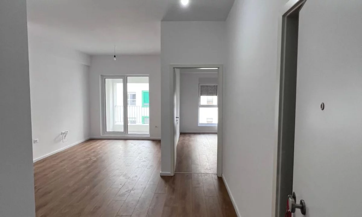 Shtepi ne shitje Apartament ne Tirane, 1+1, Mobilimi Bosh, pa mobiluar, Pagesa 110,000,000  Leke.