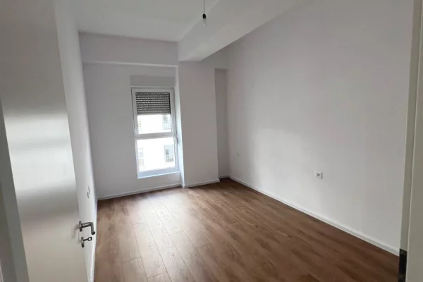 Shtepi ne shitje Apartament ne Tirane, 1+1, Mobilimi Bosh, pa mobiluar, Pagesa 110,000,000  Leke.