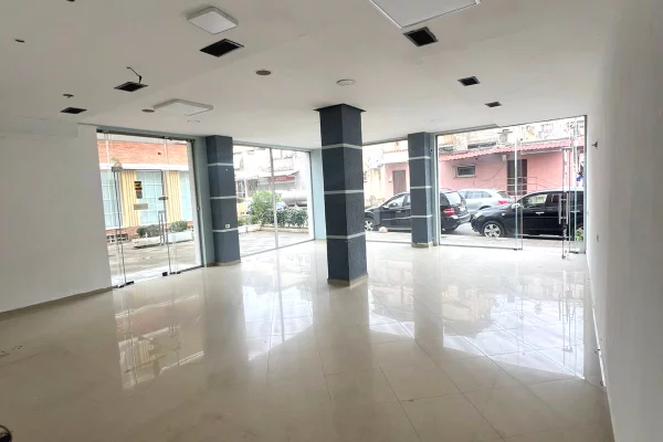 Ambient biznesi me qera 3+1 ne Tirane - 600 Euro
