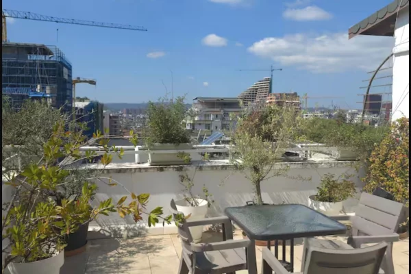 Shtepi me qera Apartament ne Tirane, 2+1, Mobilimi E mobiluar, Pagesa 1,200  Euro.