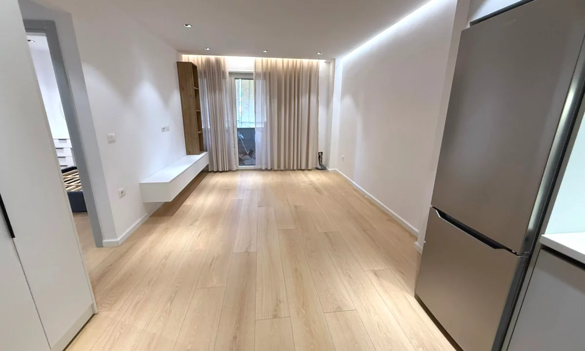 Shtepi ne shitje Apartament ne Tirane, 1+1, Mobilimi Bosh, pa mobiluar, Pagesa 145,000  Euro.